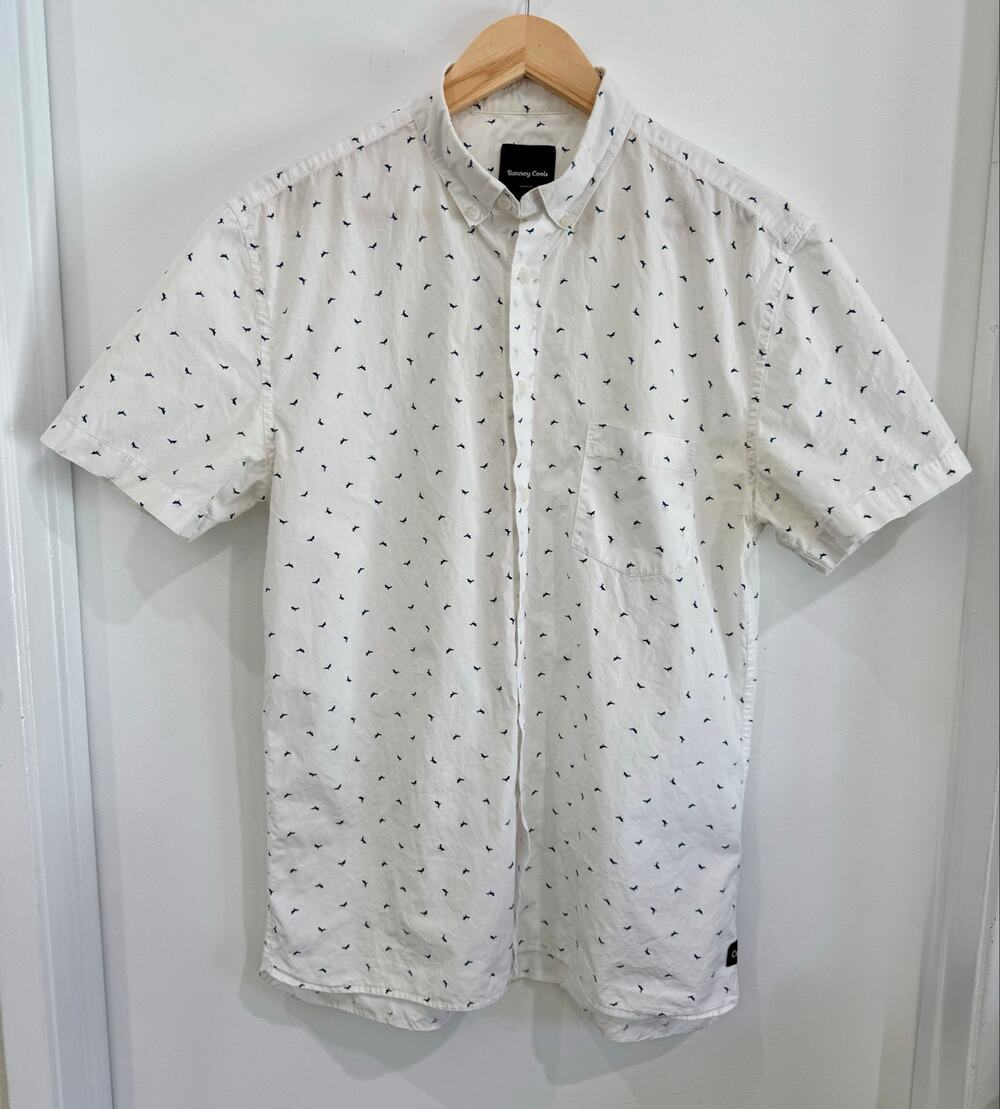 Barney Cools Men’s White Novelty Whale Dolphin Print Button Up Shirt Size M